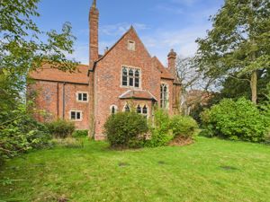 Teulon House- click for photo gallery